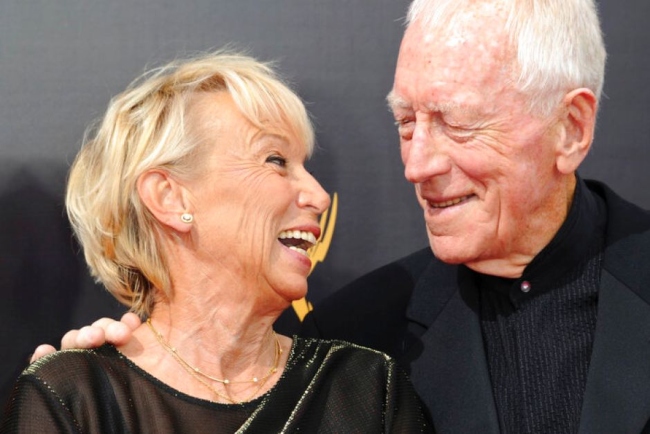 Zdroj: https://primalinformation.com/max-von-sydow-wife-catherine-brelet-wiki-age/